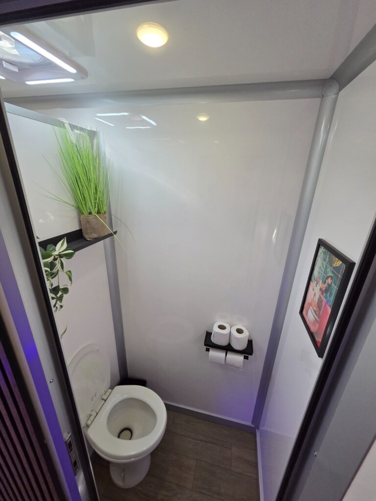 דגם חן שירותים